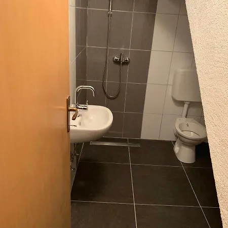 Dzeno شقة بيهاتش